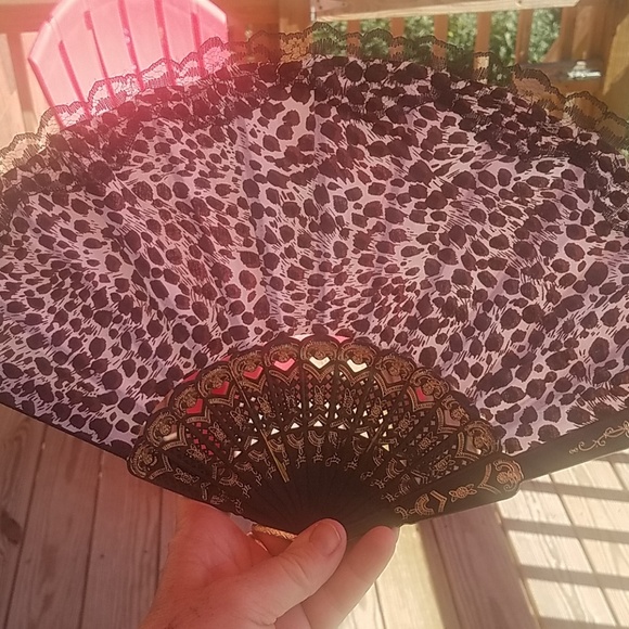 Fans - Picture 4 of 5